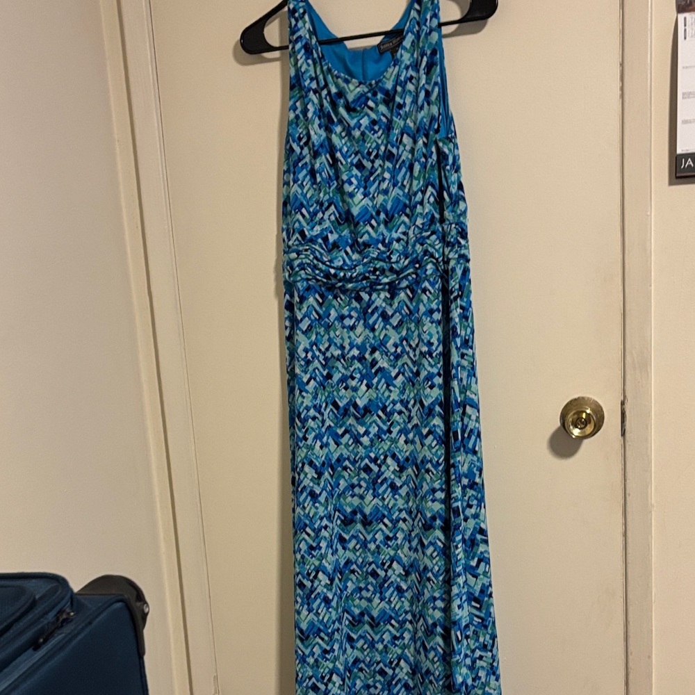 Jessica Howard Blue and White Patterned Dress